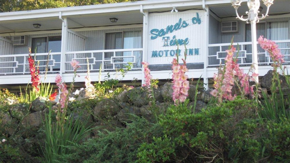 Sands Of Time Motor Inn & Harbor House Вудс-Хол Экстерьер фото